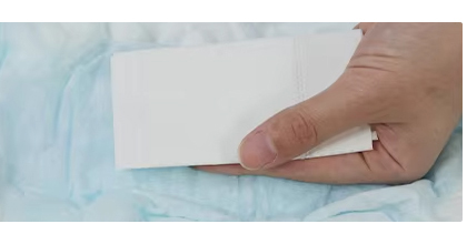 تصميم OEM و ODM بيع بالجملة للمسنين والرجال حفاضات البالغين المستخدمة مرة واحدة امتصاص عالي 3